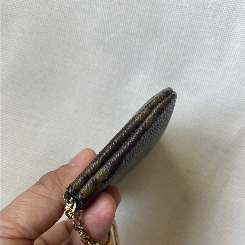 SOLD!!!! Louis Vuitton Monogram Key Pouch - Picture 9 of 16